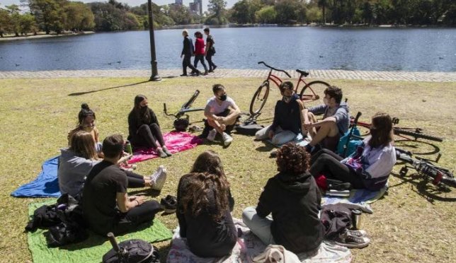 Cielo nublado y viento en el Área Metropolitana de Buenos Aires durante el Día de la Primavera