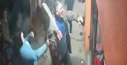 Móvil policial en la calle tras la detención en Rafael Castillo