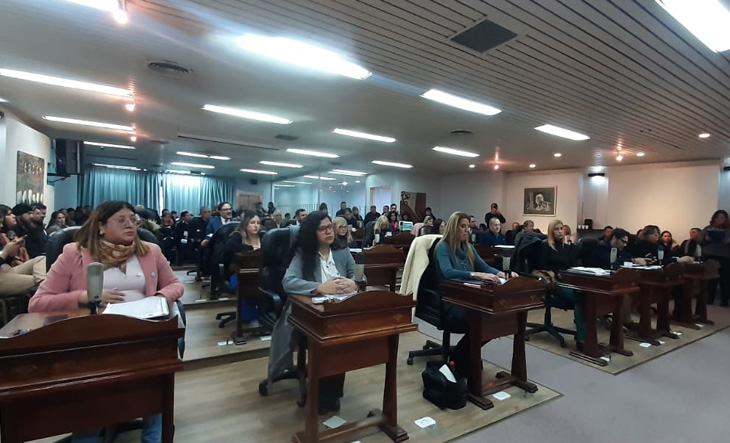 Sesión del Honorable Concejo Deliberante de La Matanza con concejales en sus bancas