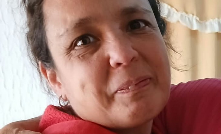 Carteles con la foto de Mianel Rodríguez pegados en la vía pública