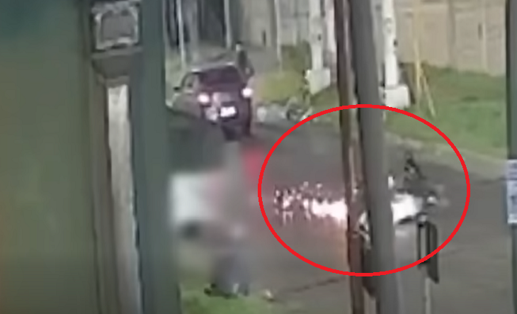 Intersección de Thames y Guido Spano en Villa Luzuriaga, escenario del siniestro vial