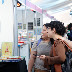 Público recorriendo los stands de la Feria del Libro de La Matanza en la Plaza San Martín de San Justo