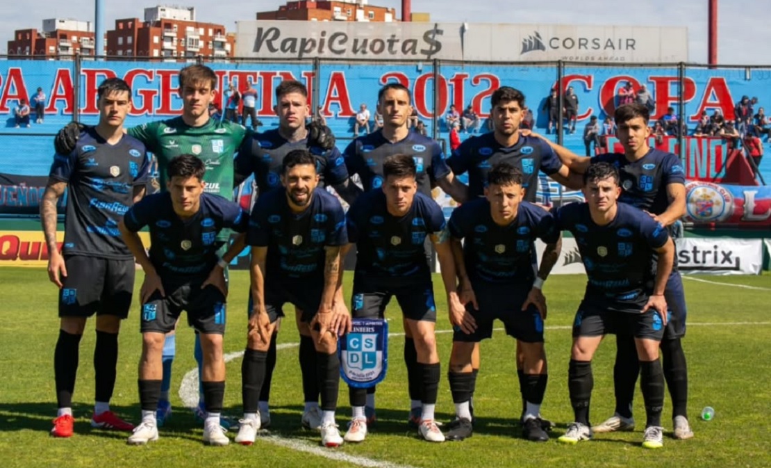 Jugadores de Liniers durante un partido de la Primera B