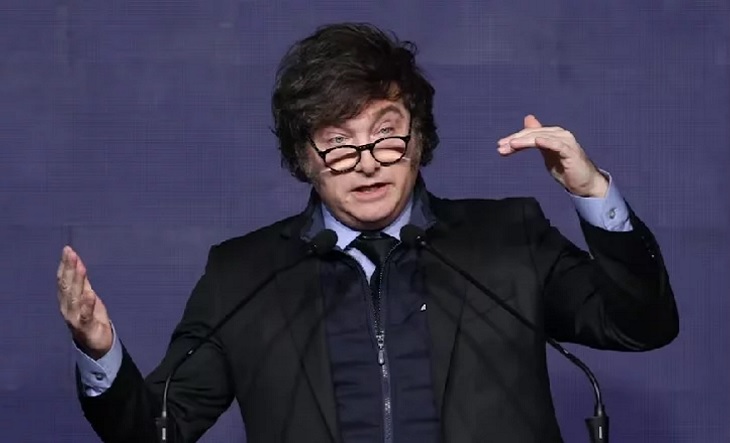 El presidente Javier Milei durante una declaración ante medios televisivos