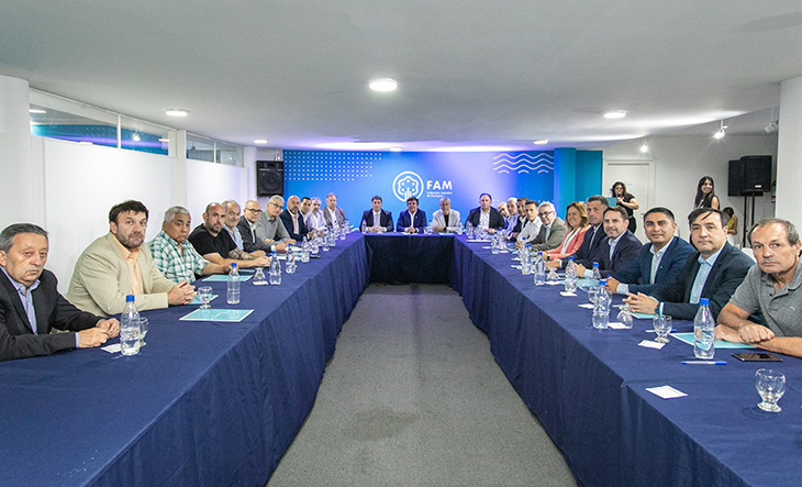 Intendentes de la Federación Argentina de Municipios durante un encuentro