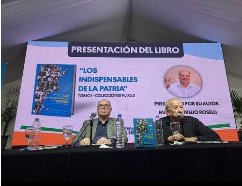 Presentación del libro Los Indispensables de la Patria en un auditorio de la Feria del Libro de La Matanza