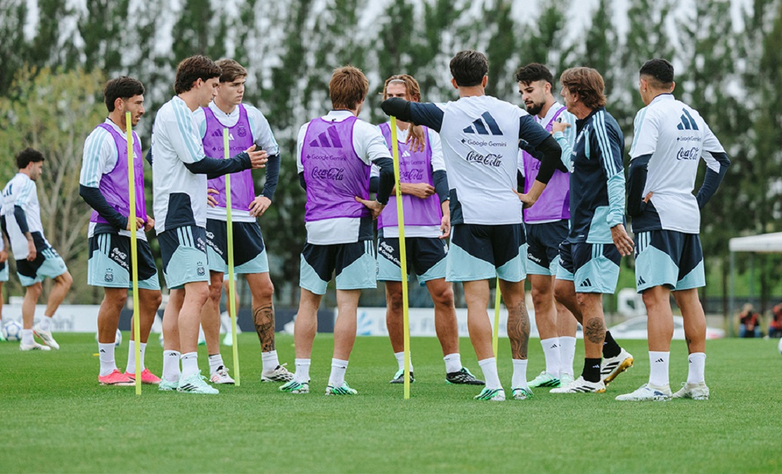 Jugadores de la Selección argentina durante un partido en el estadio Kempes de Córdoba