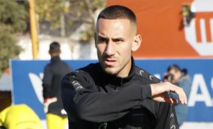 Agustín Dattola entrenando solo en el predio Fragata Sarmiento