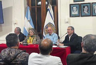 Sala colmada durante el conversatorio Pensar la Provincia de Buenos Aires en el Círculo de Legisladores