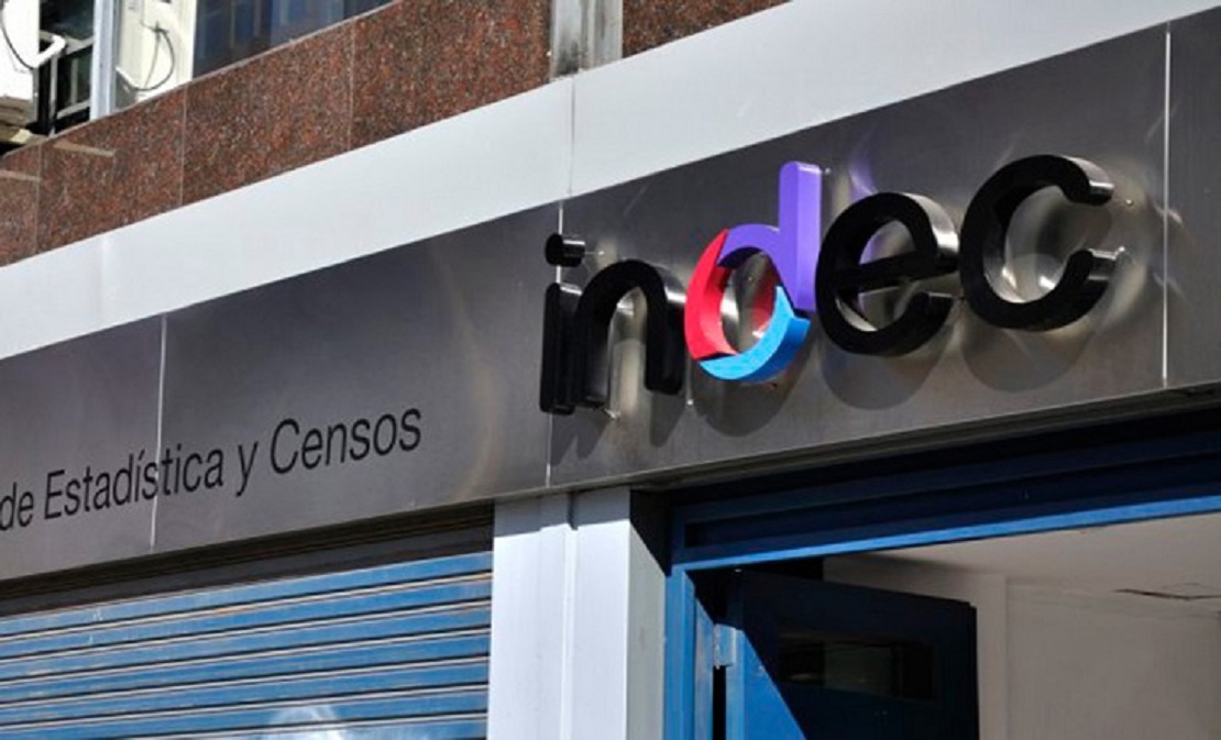 Sede del INDEC en Buenos Aires con bandera argentina